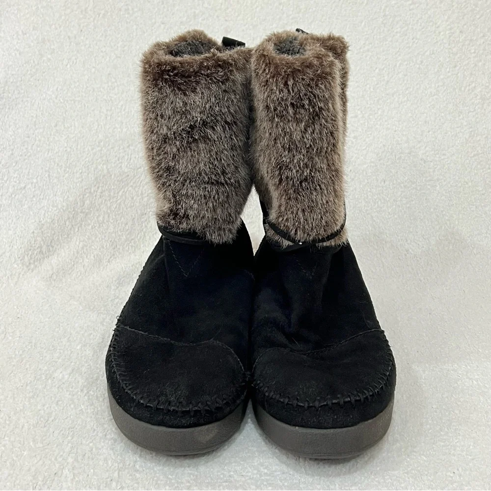 TOMS Nepal Black Suede Faux Fur Moccasin Boot Size 10